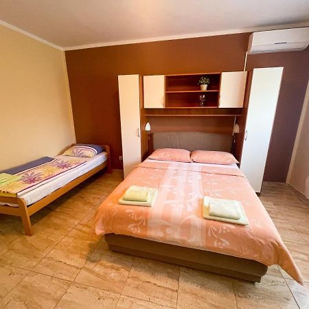 Apartmani Combaj Jadranovo Exterior foto