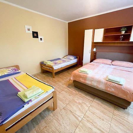 Apartmani Combaj Jadranovo Exterior foto