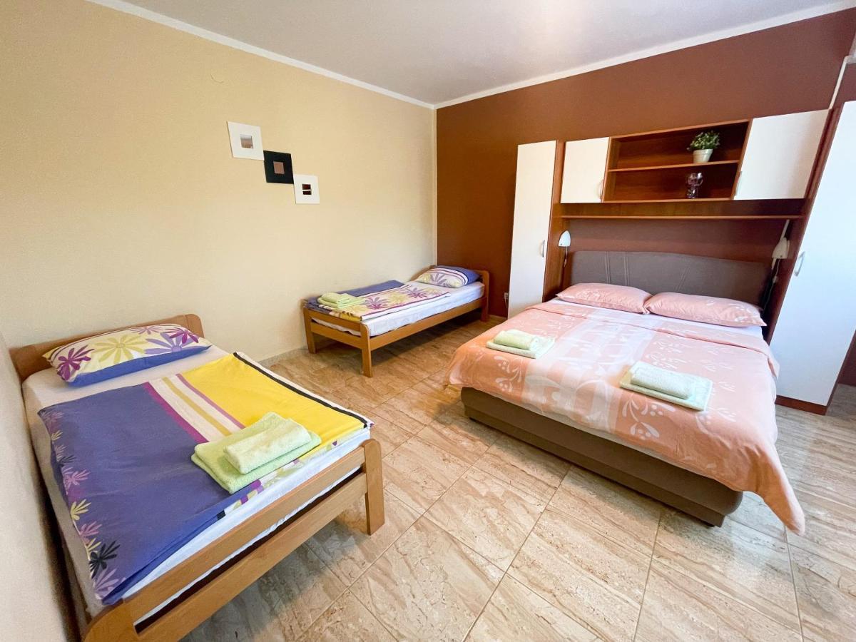 Apartmani Combaj Jadranovo Exterior foto